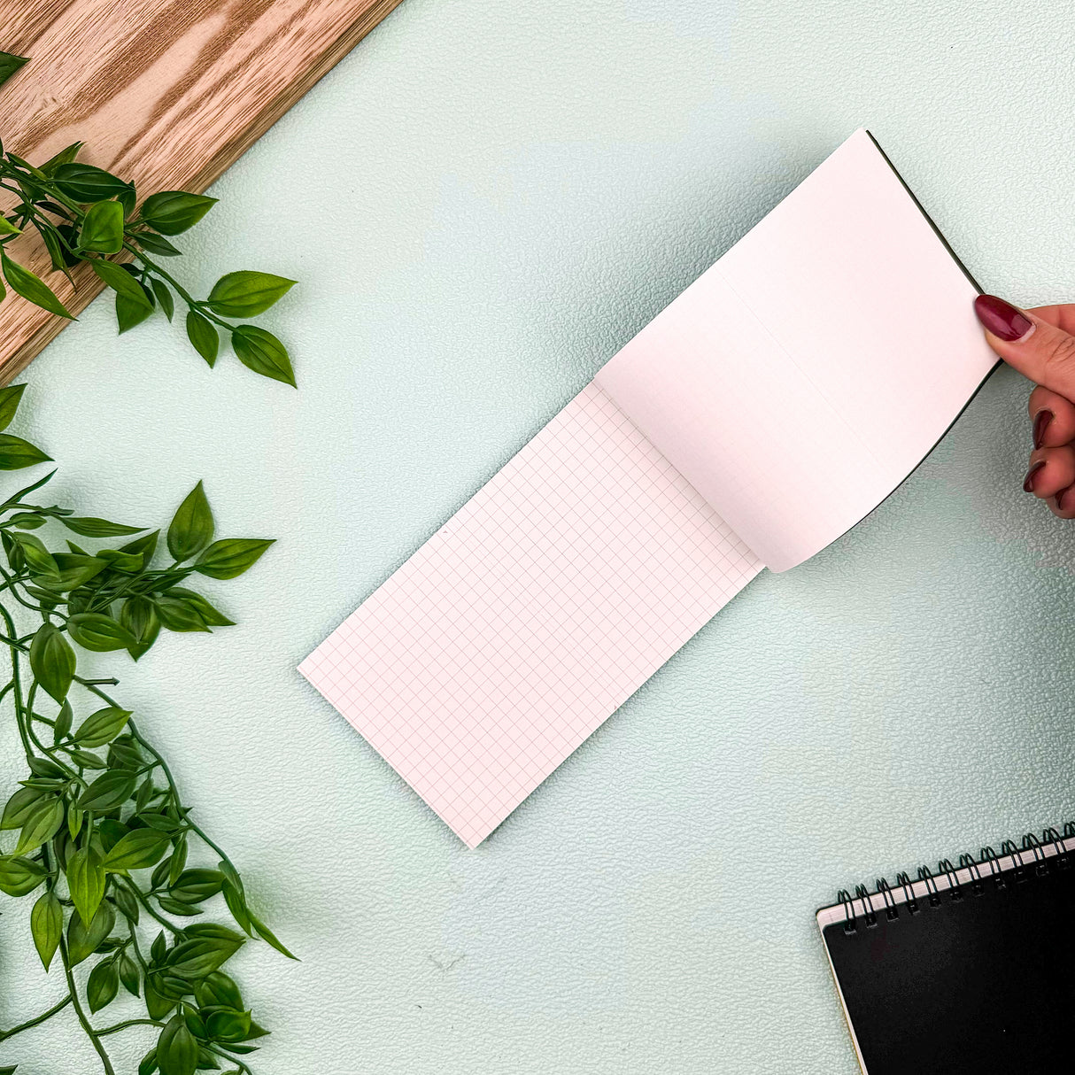 Maruman Mnemosyne Notepad - Grid - 4" x 7"