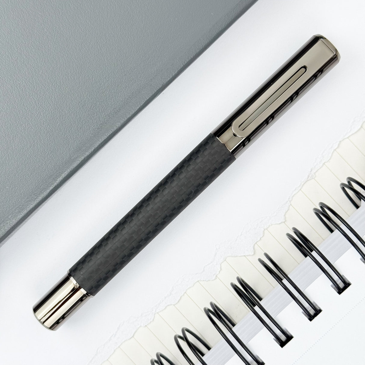 Monteverde Ritma Fountain Pen - Matte Carbon Fiber