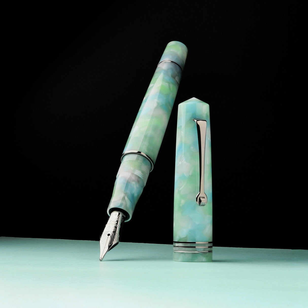 Leonardo Momento Zero Fountain Pen - Artica with Silver Trim (Limited Edition)