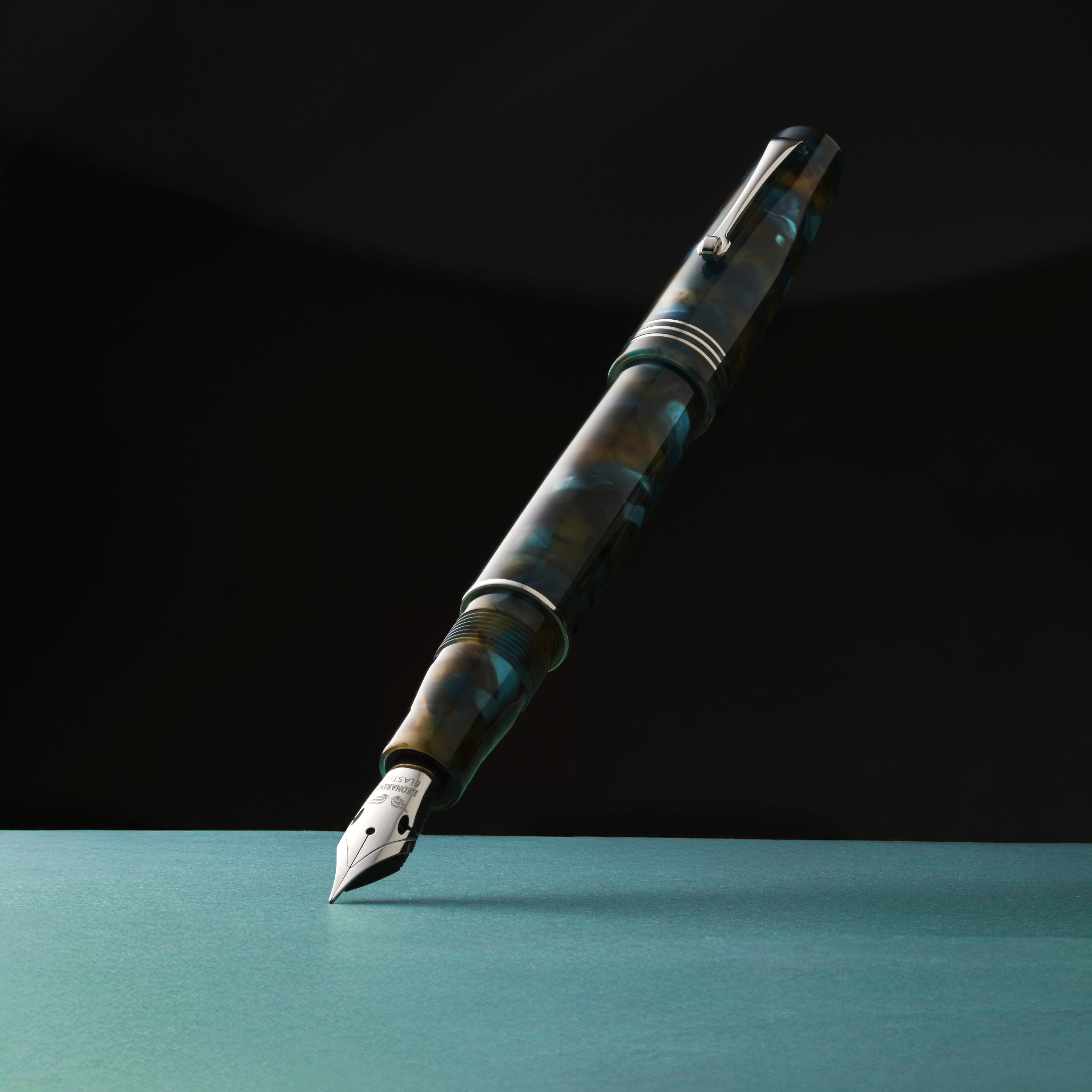 Leonardo Momento Zero Fountain Pen - Pausilya with Silver Trim