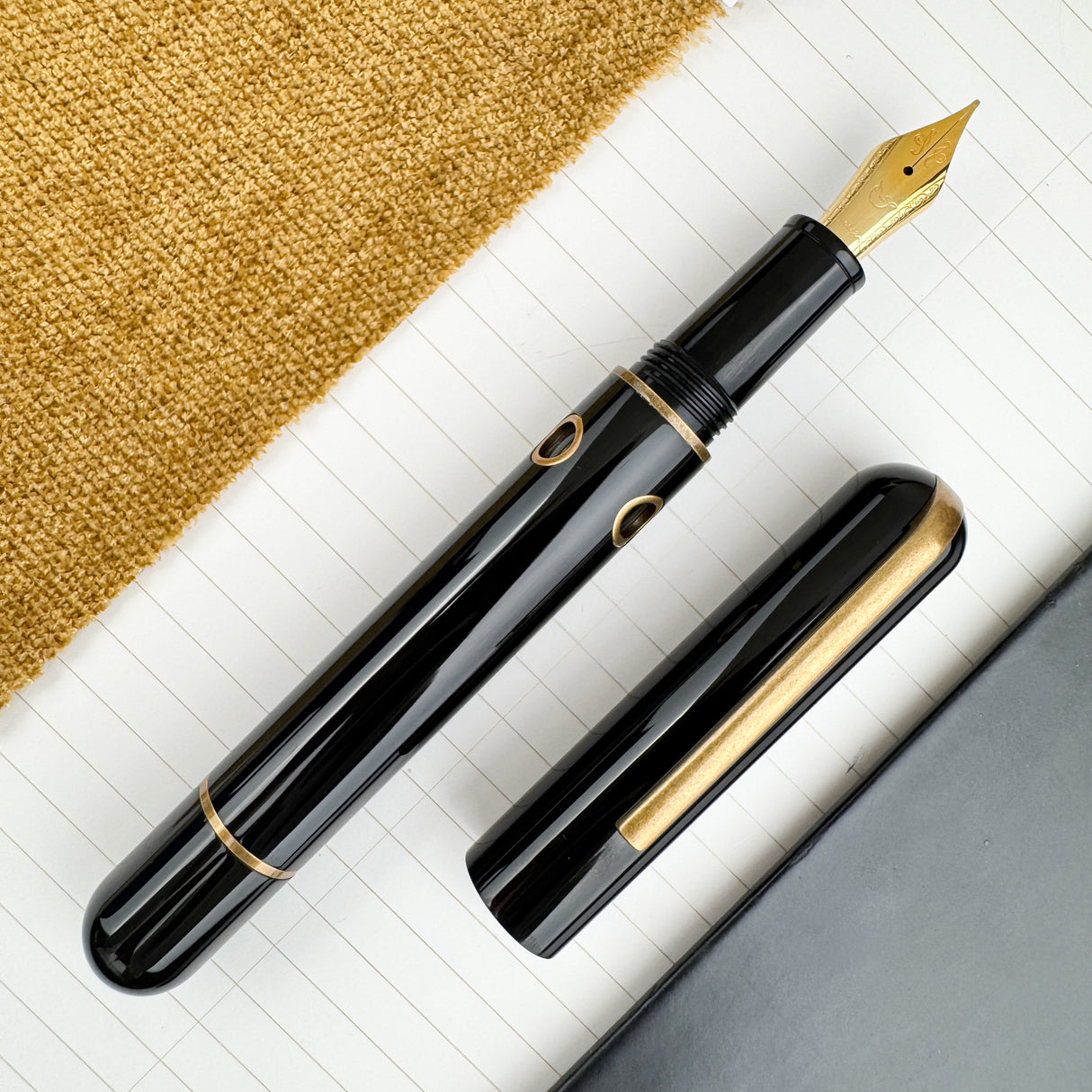Nahvalur (Narwhal) Nautilus Fountain Pen - Bronze Corydoras