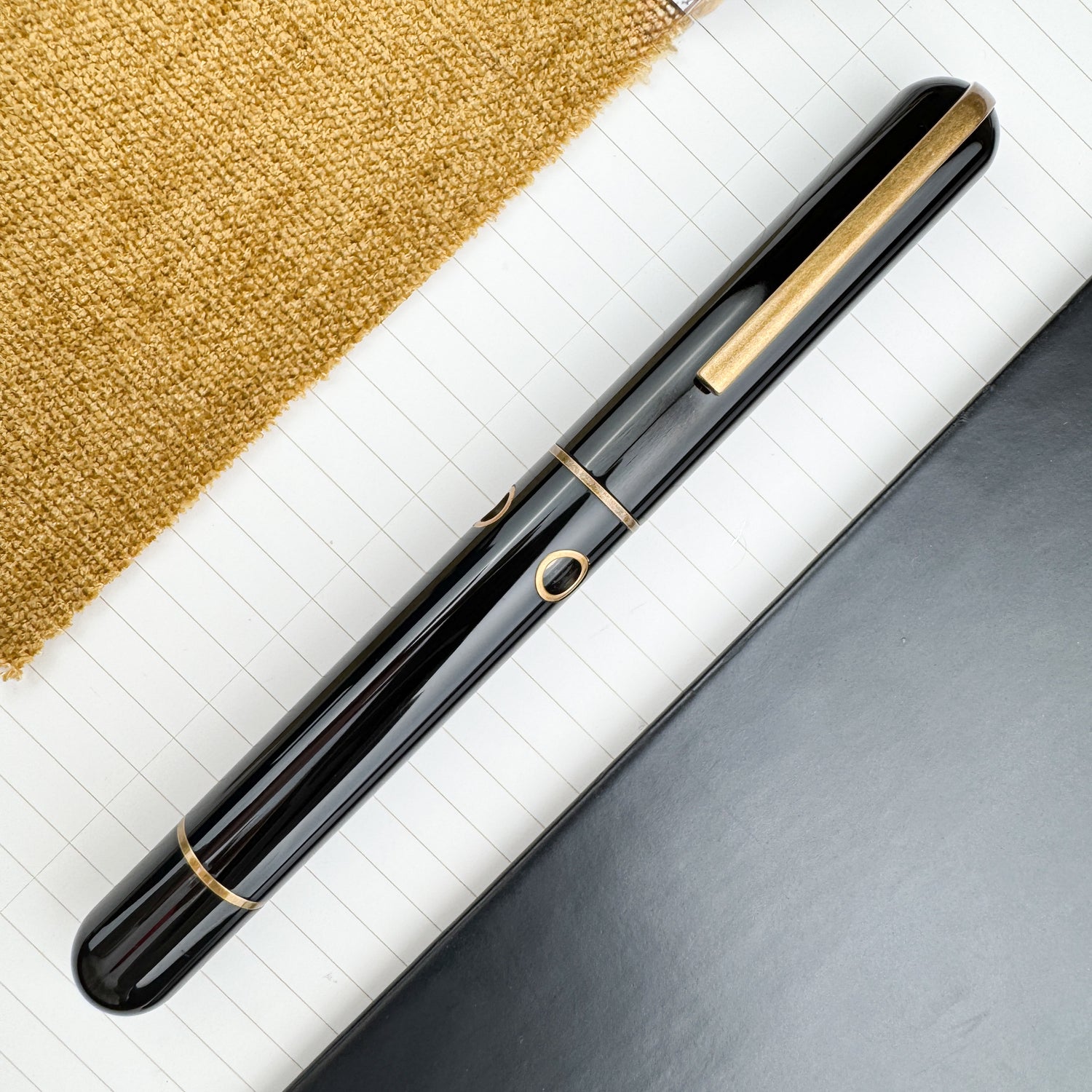 Nahvalur (Narwhal) Nautilus Fountain Pen - Bronze Corydoras