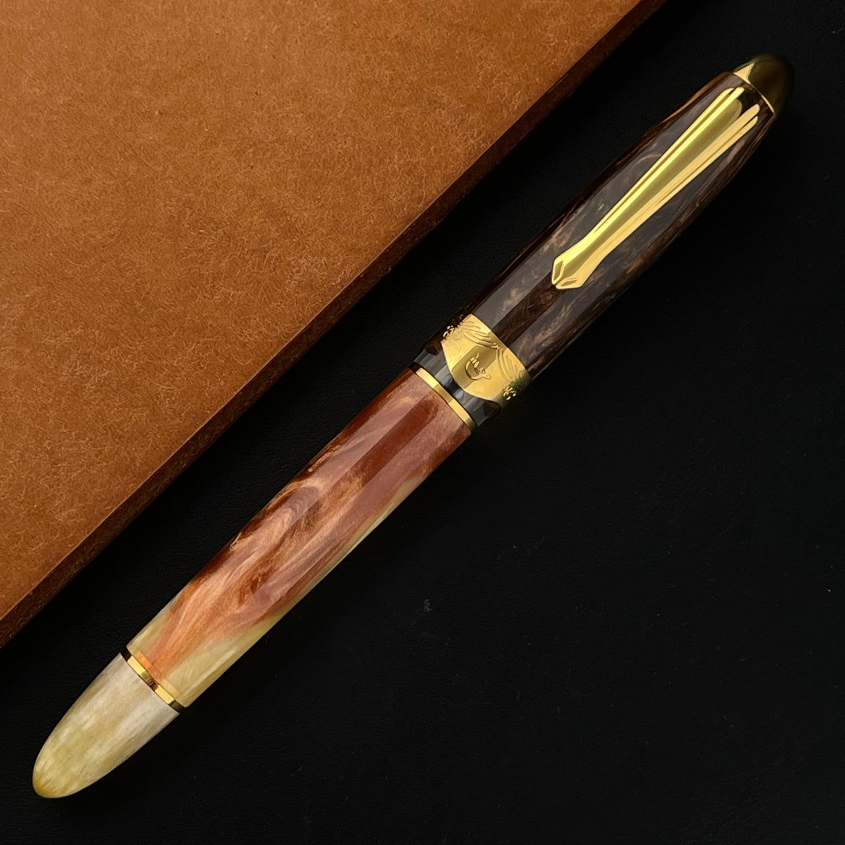 Nahvalur (Narwhal) Horizon Fountain Pen - Desert