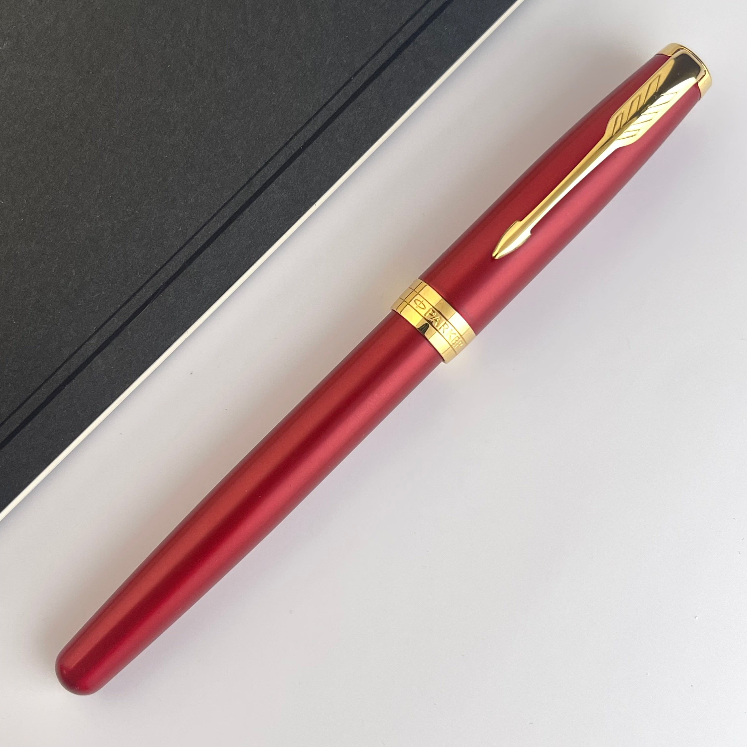 Parker Sonnet Fountain Pen - Lacquered Red with Gold Trim – Atlas
