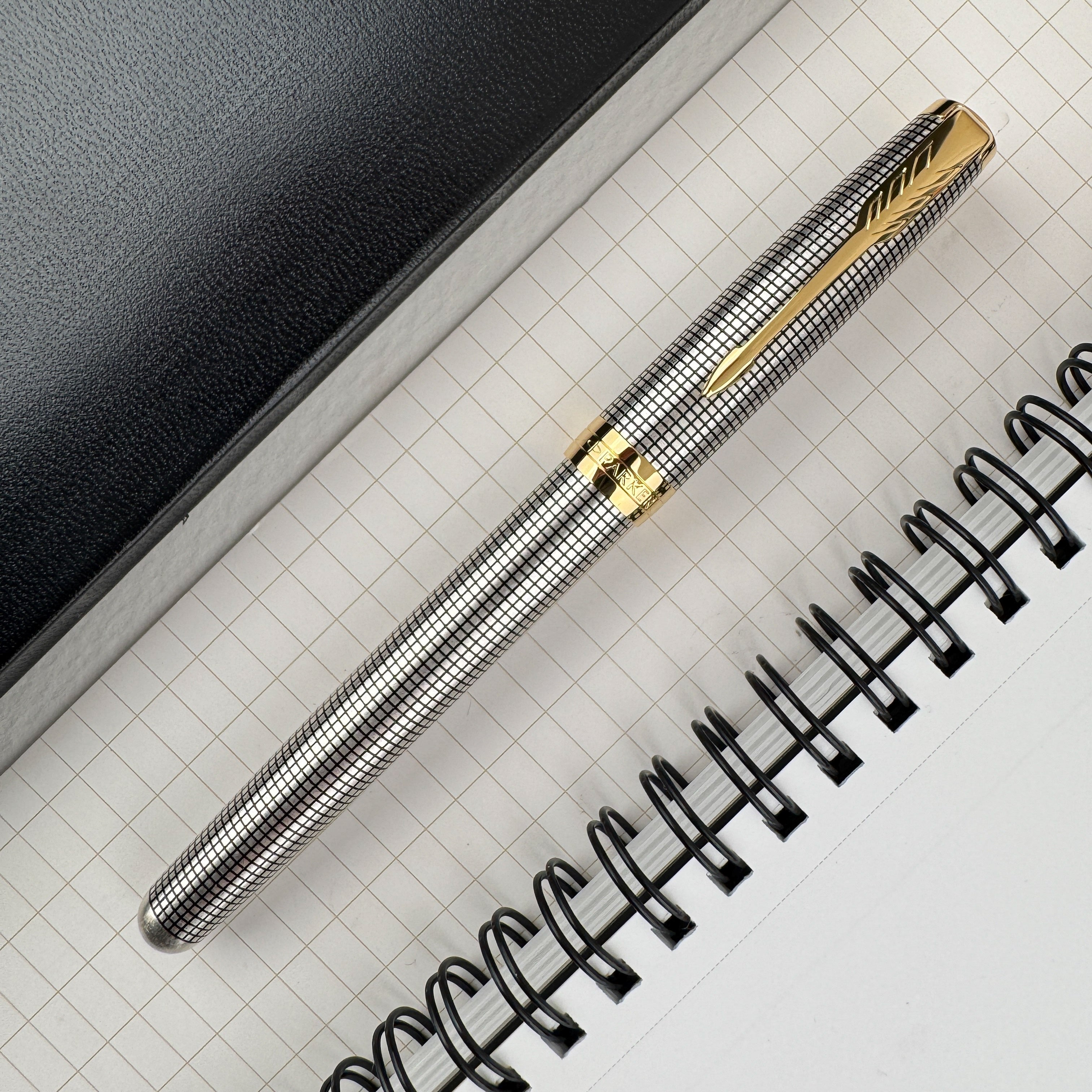 Parker Sonnet Fountain Pen - Silver Ciselé with Gold Trim – Atlas