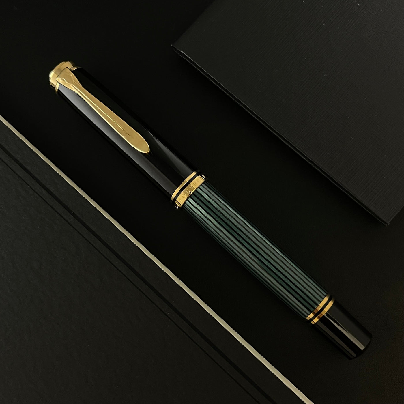 Pelikan Souveran R800 Rollerball Pen - Black-Green