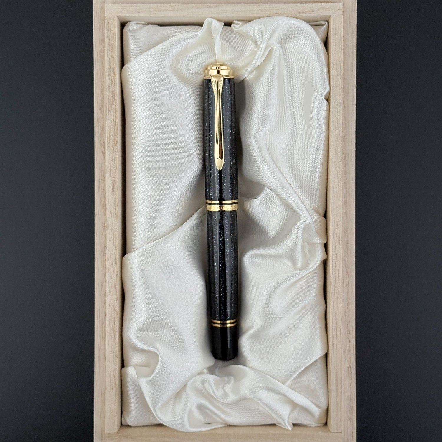 Pelikan Souveran M1000 Fountain Pen - Raden Stardust “Hoshikuzu" (Limited Edition)
