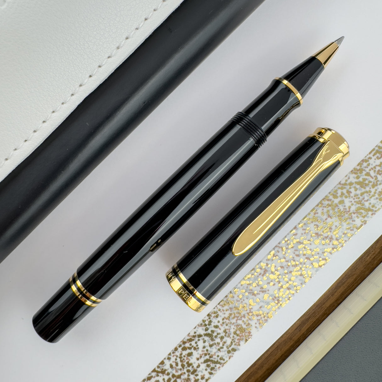Pelikan Souveran R800 Rollerball Pen - Black