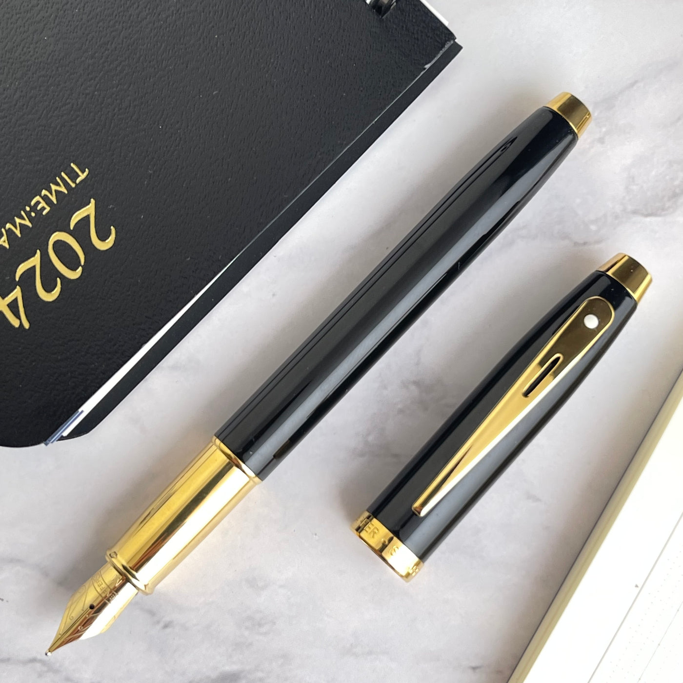 Sheaffer 100 Fountain Pen - Black w/ Gold