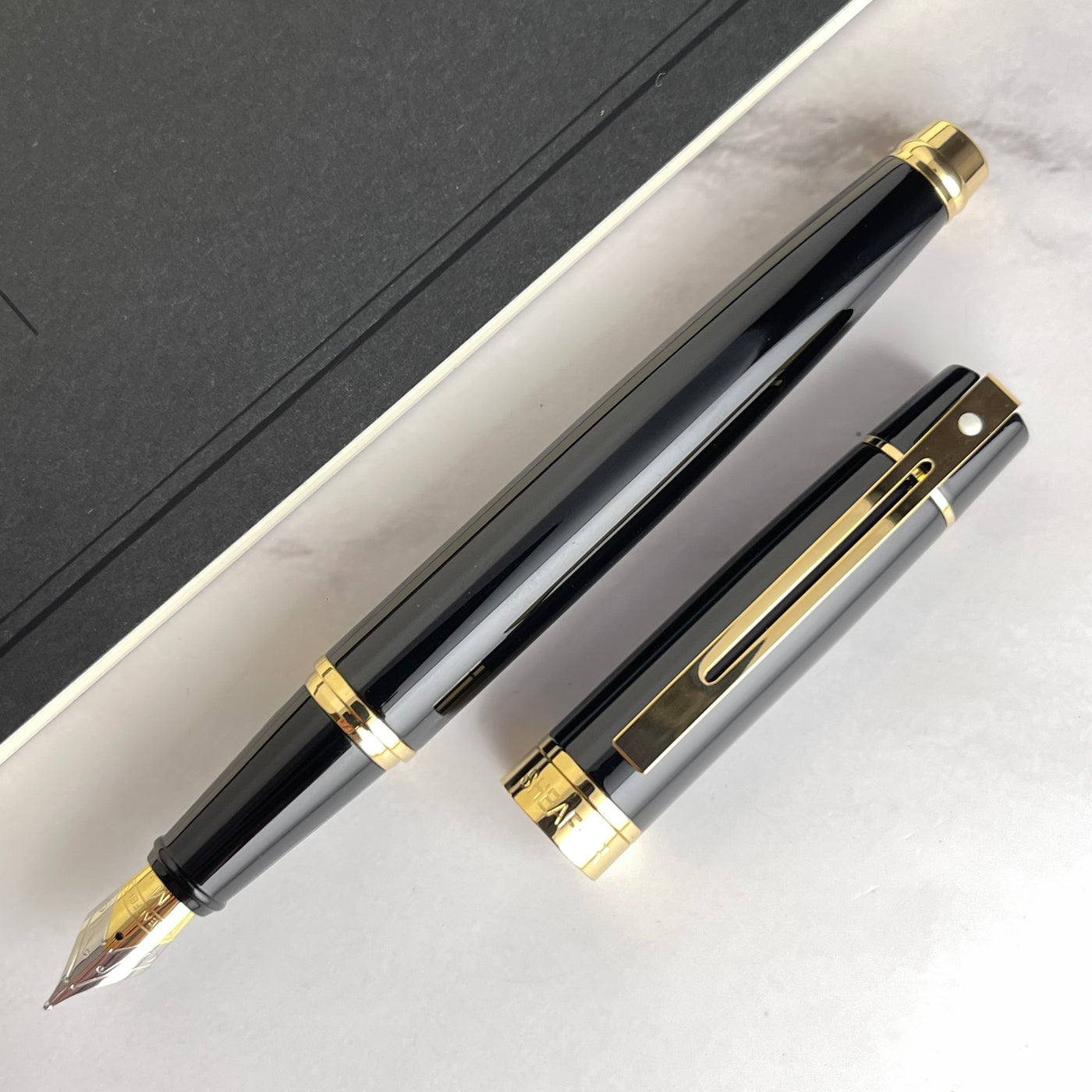 Sheaffer 300 Fountain Pen - Black w/ Gold