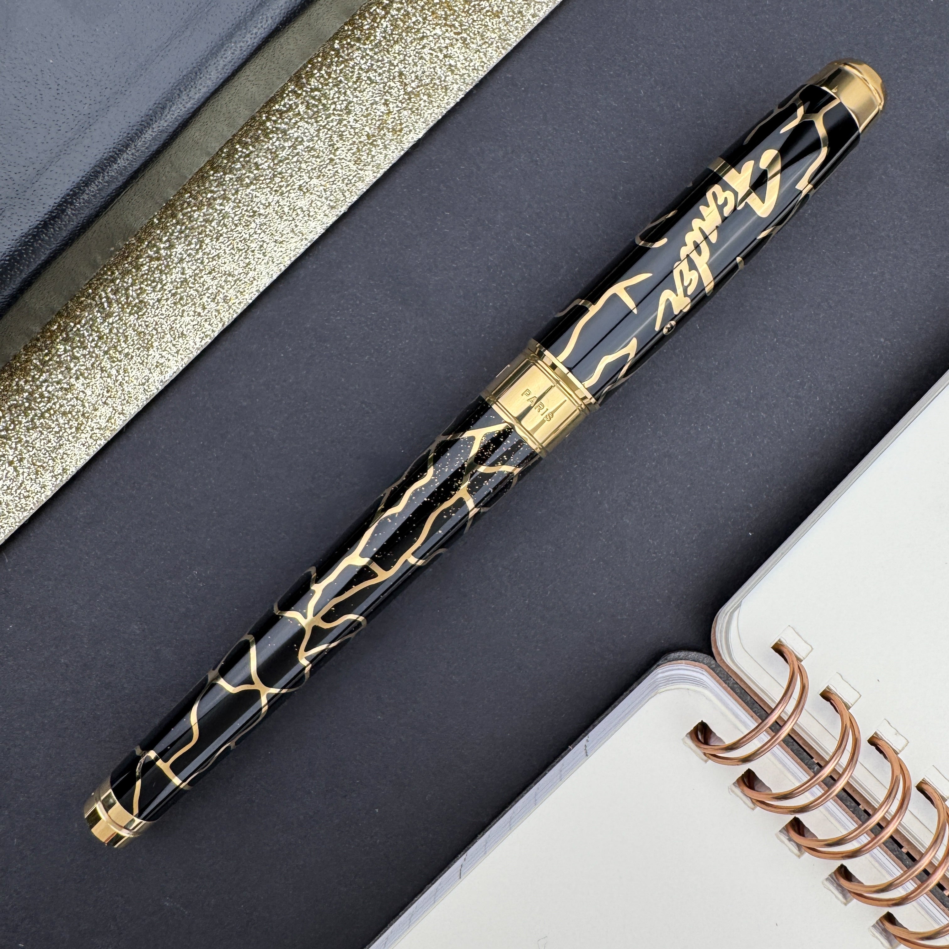 S.T. Dupont 万年筆 ラインD ブラック✕ゴールド S.T. Dupont Fender Line D Large Fountain Pen - Black – Atlas
