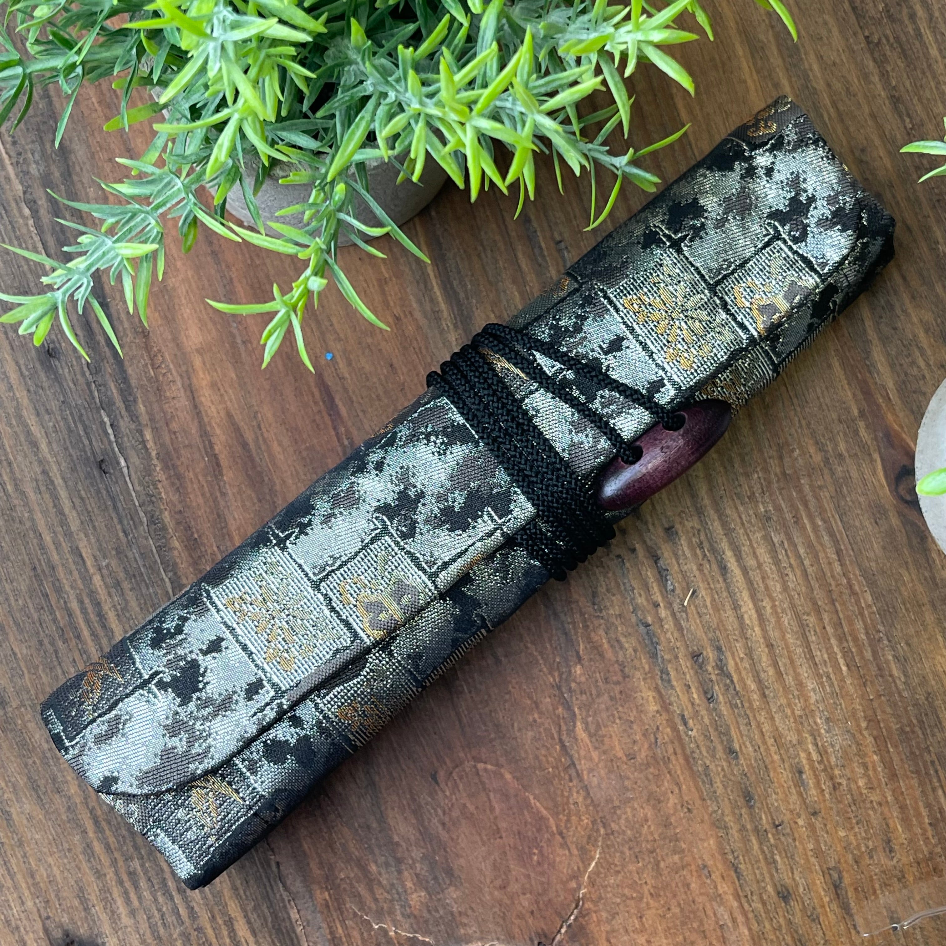 Taccia Kimono Pen Wrap - 4 Slot – Atlas Stationers