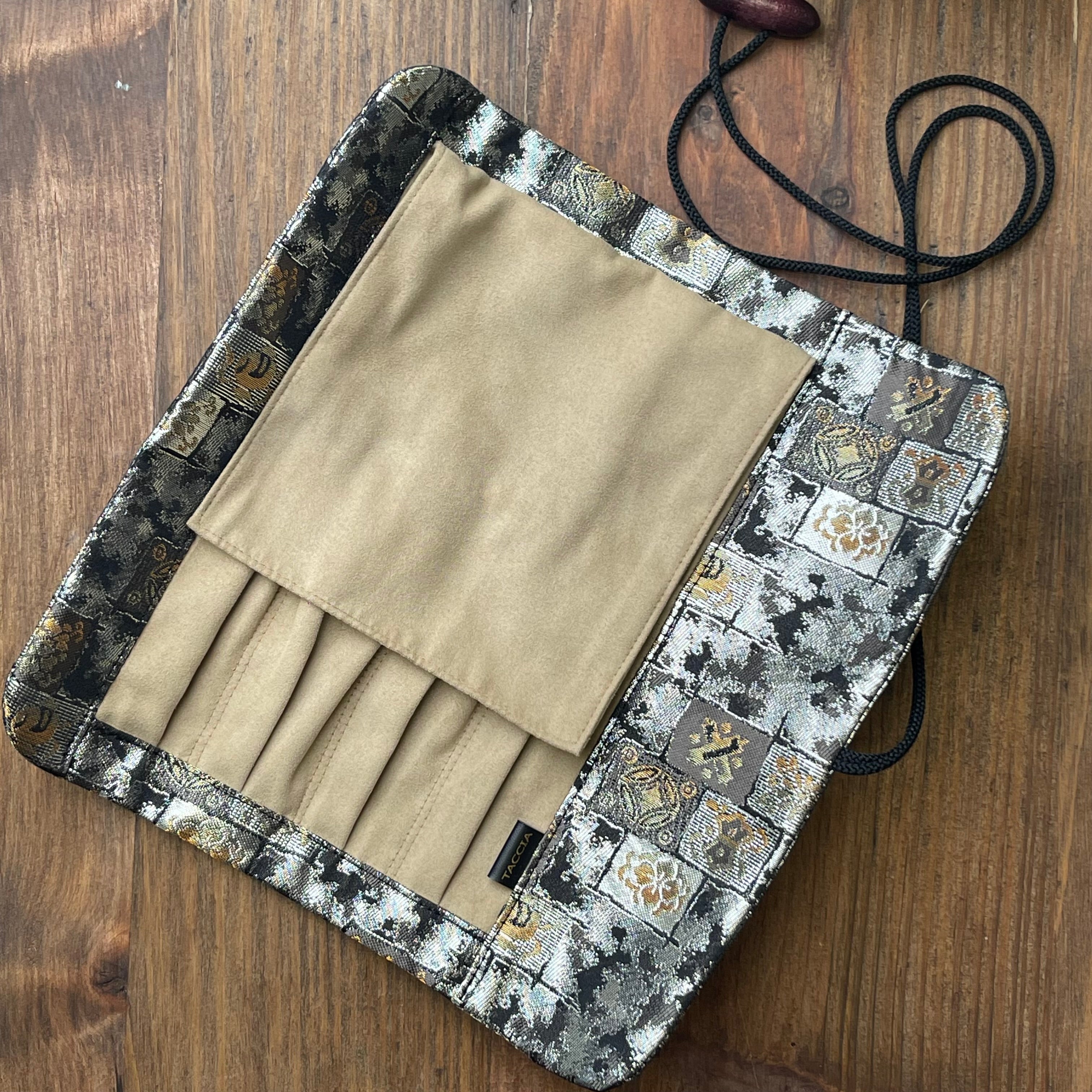 Taccia Kimono Pen Wrap - 4 Slot – Atlas Stationers