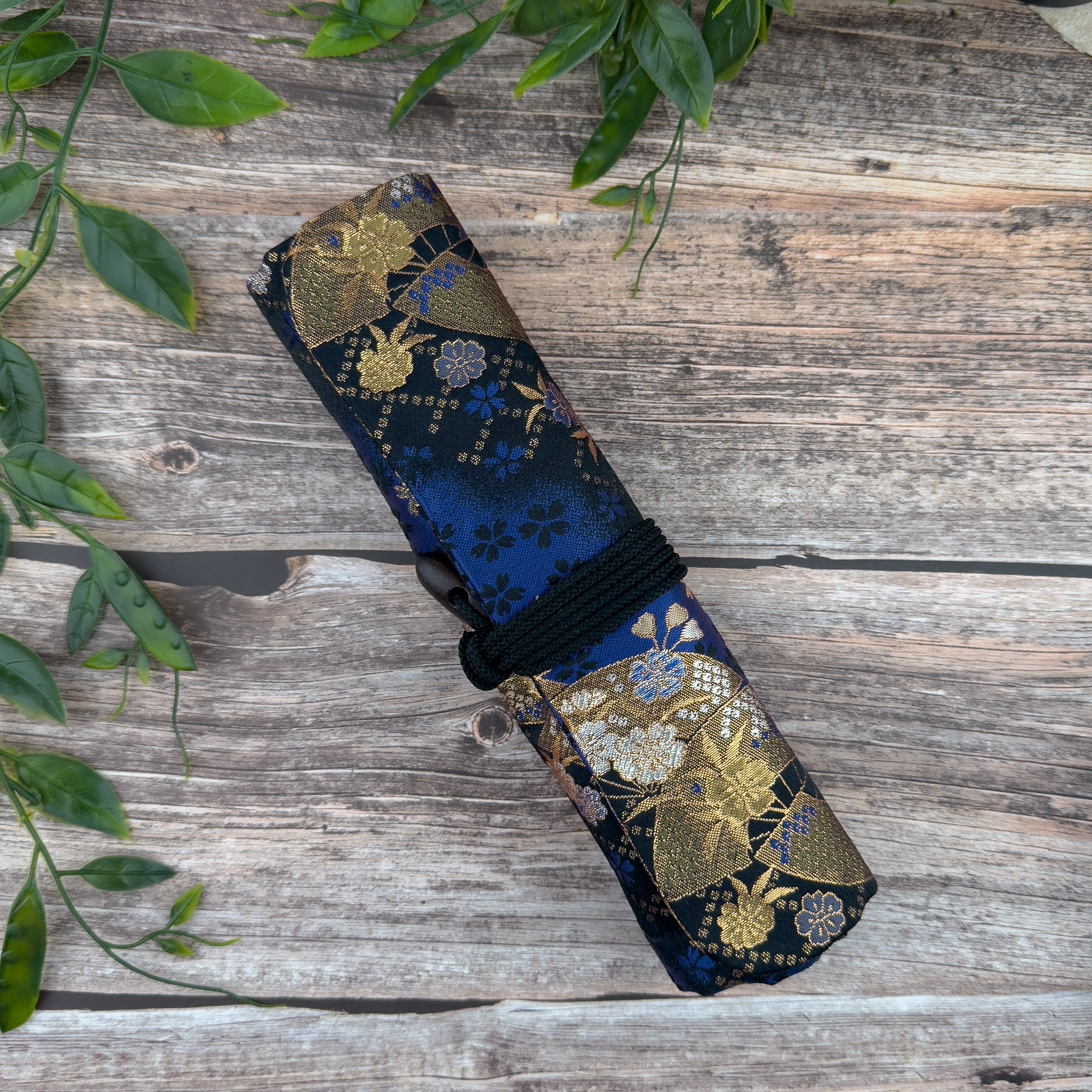 TACCIA_KIMONO_PEN_WRAP_8_SLOT_