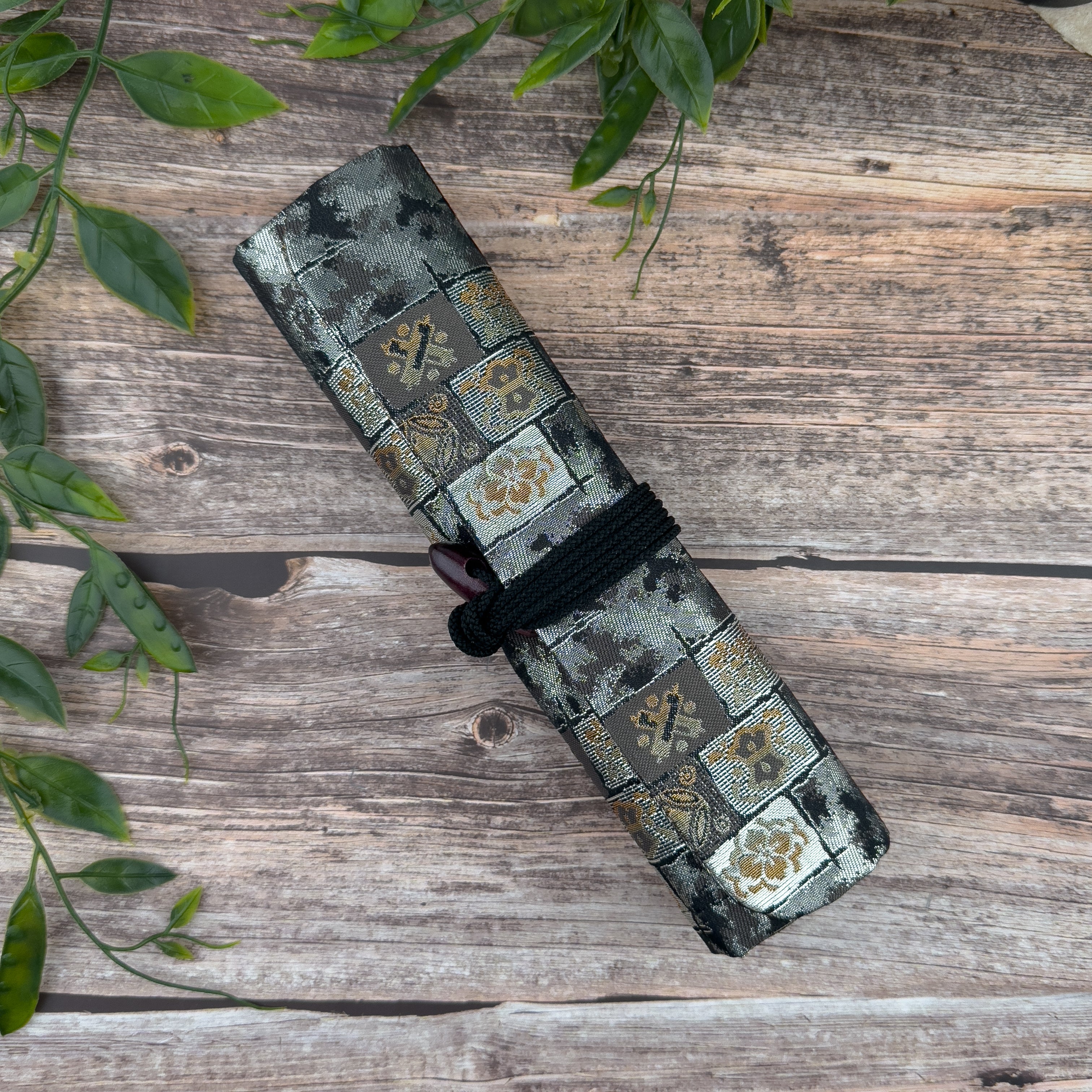 TACCIA_KIMONO_PEN_WRAP_8_SLOT_