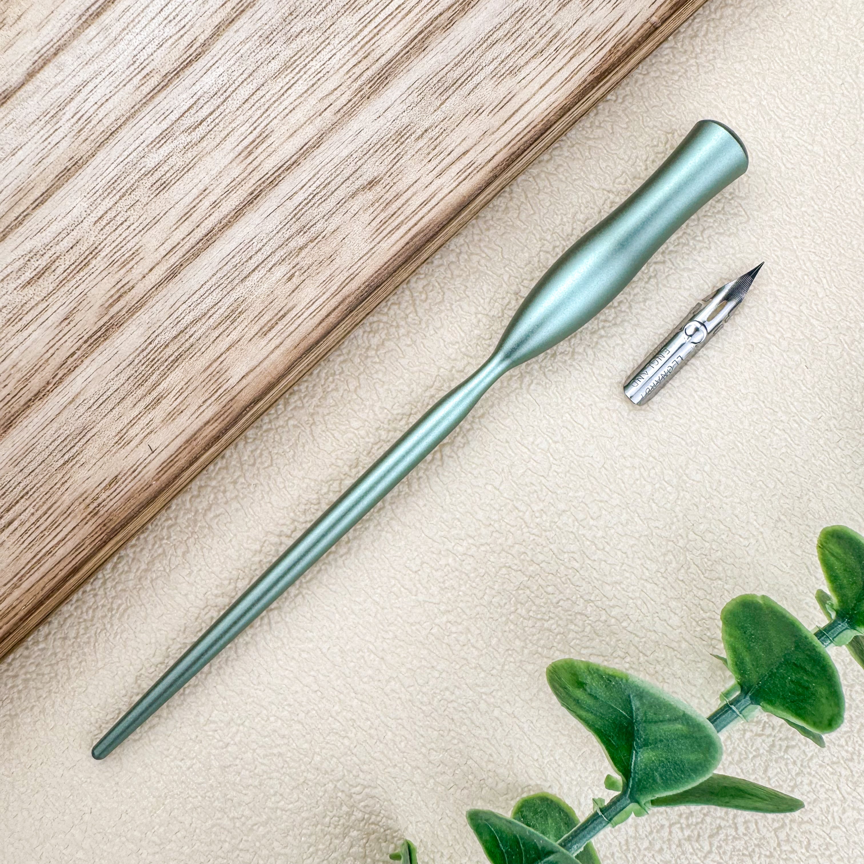 Tom's Studio Flourish Calligraphy Nib Holder – Atlas Stationers