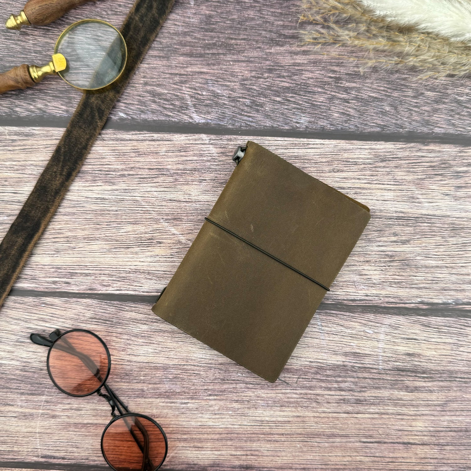 Traveler's Leather Notebook - Passport Size - Olive