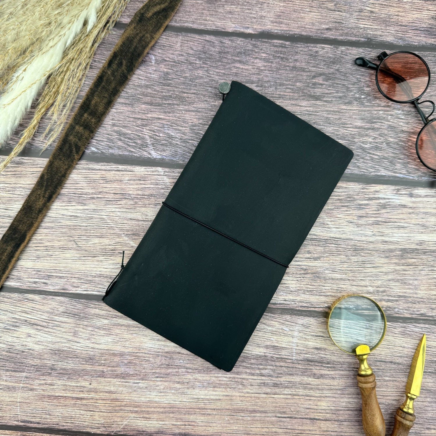 Traveler's Leather Notebook - Regular Size - Black