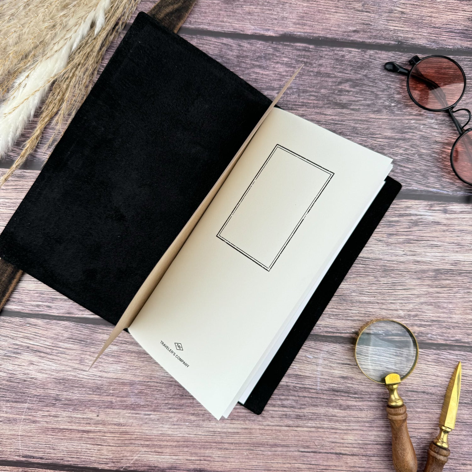 Traveler's Leather Notebook - Regular Size - Black