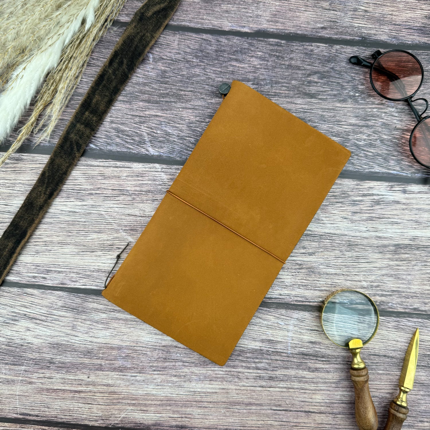 Traveler's Leather Notebook - Regular Size - Camel