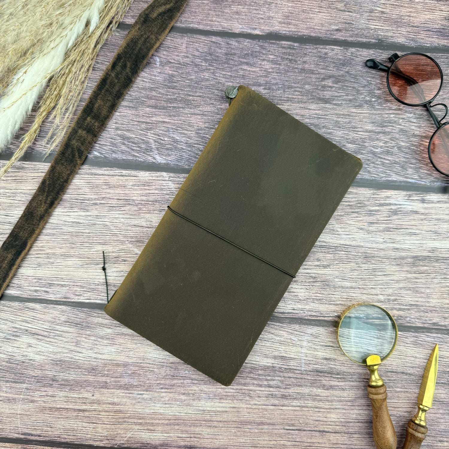 Traveler's Leather Notebook - Regular Size - Olive