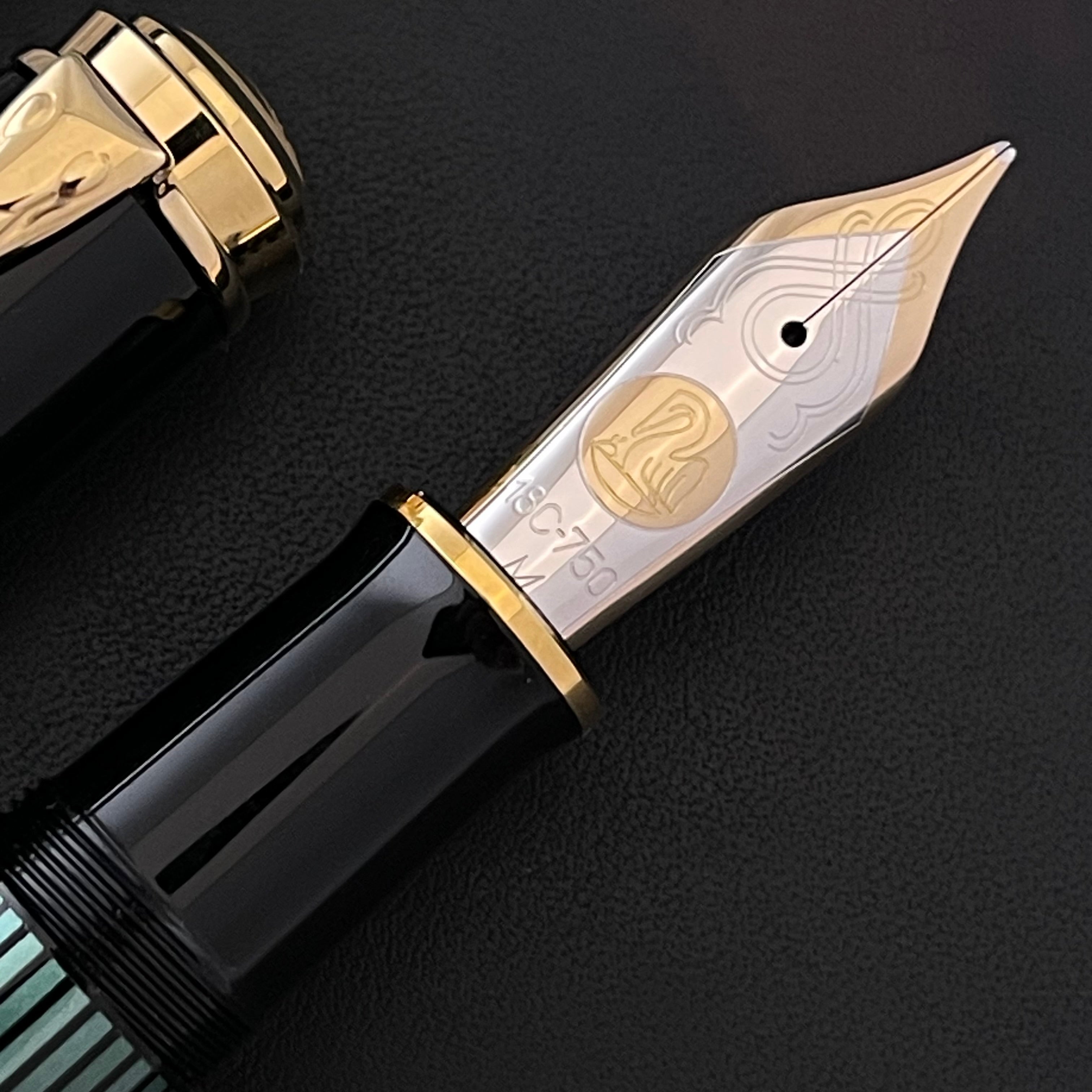 Pelikan Souveran M1000 Fountain Pen - Green – Atlas Stationers