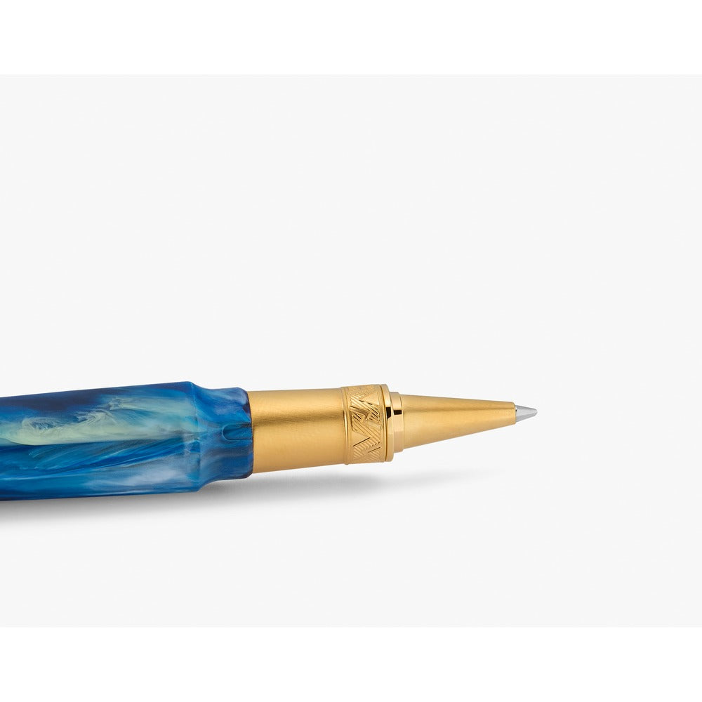 Visconti Mirage Mythos Odysseus collection, close-up of the gold-tone clip and MYTHOS-engraved cap band