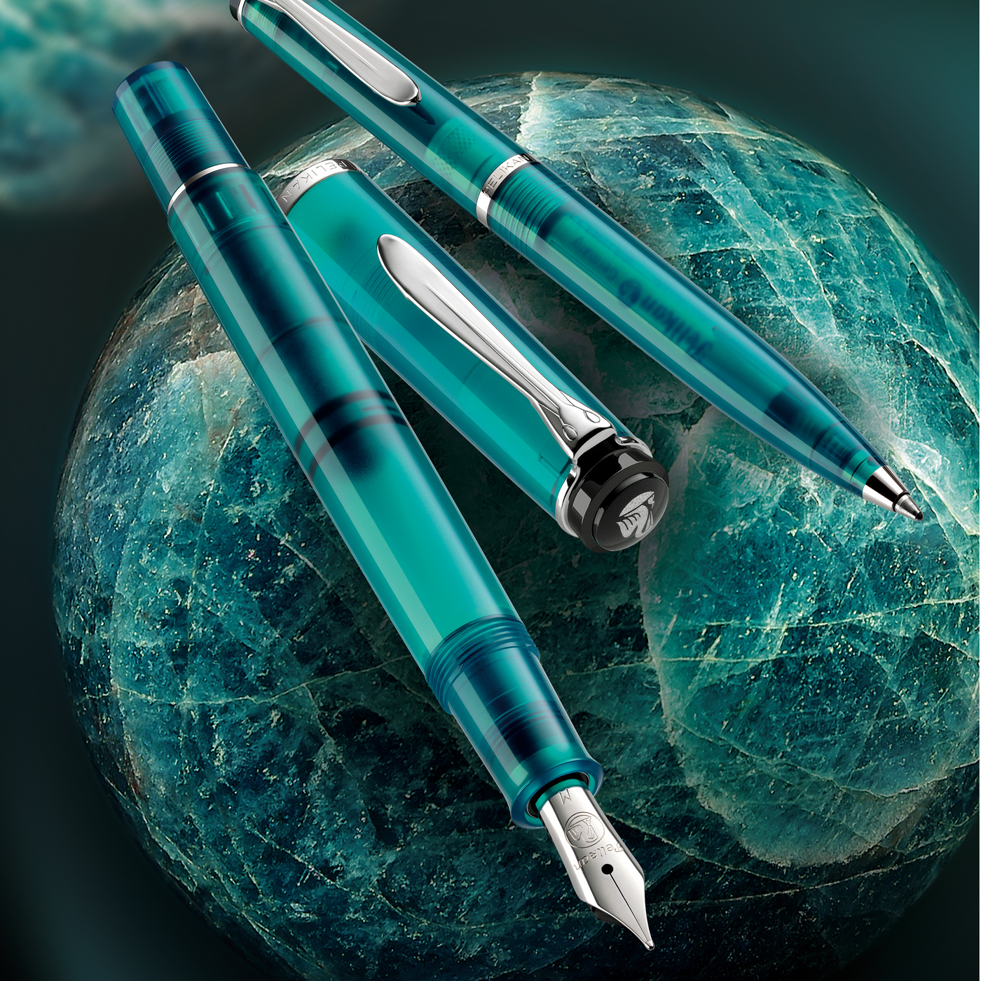 Pelikan Classic M205 Fountain Pen - Apatite Gift Set (Special Edition) | Atlas Stationers.