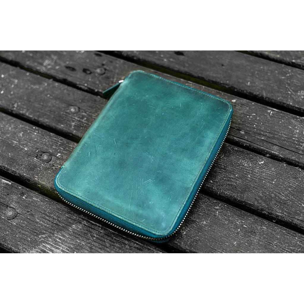 Galen Leather Zipped A5 Notebook Folio - Crazy Horse Forest Green | Atlas Stationers.