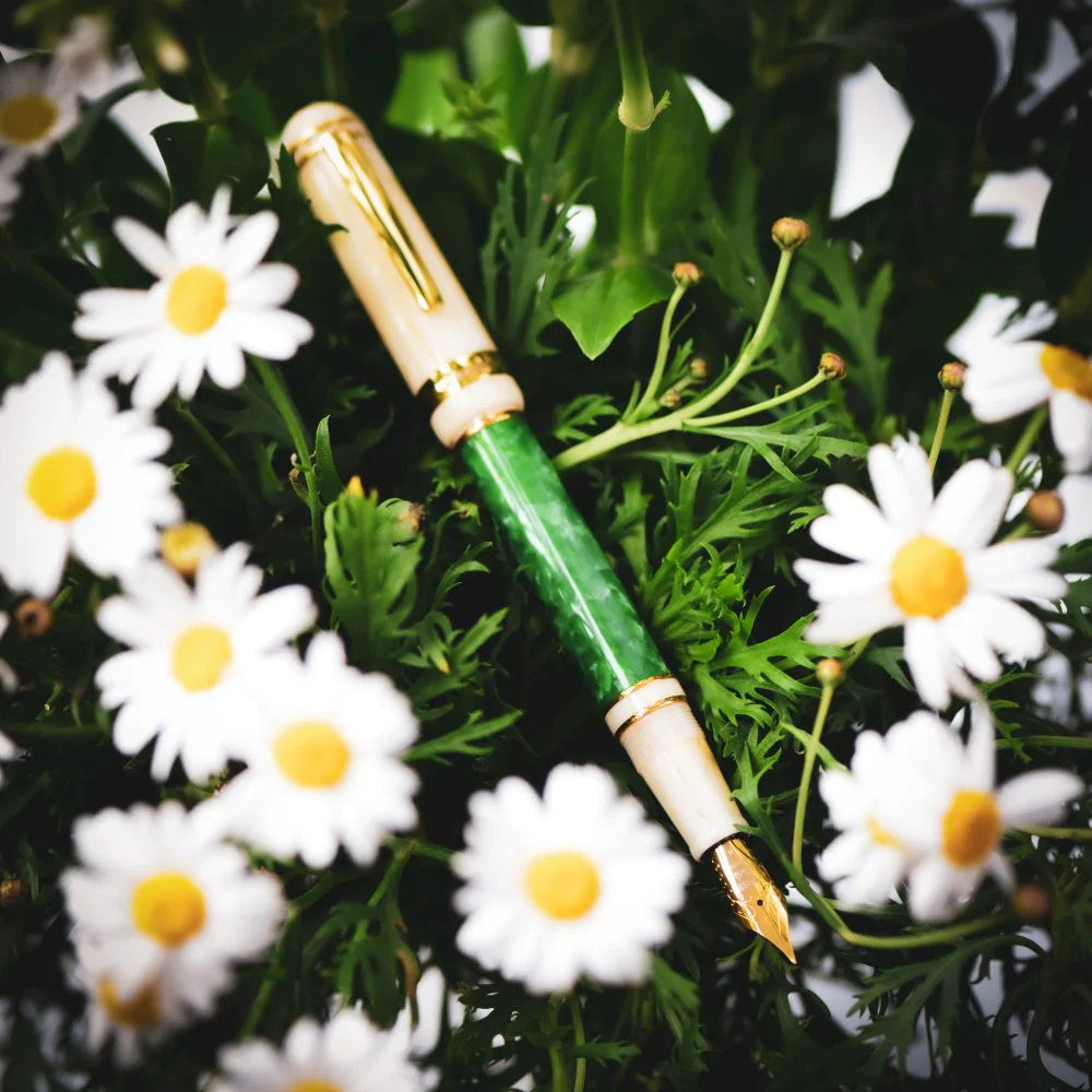 Laban 325 Fountain Pen - Forest Green | Atlas Stationers.