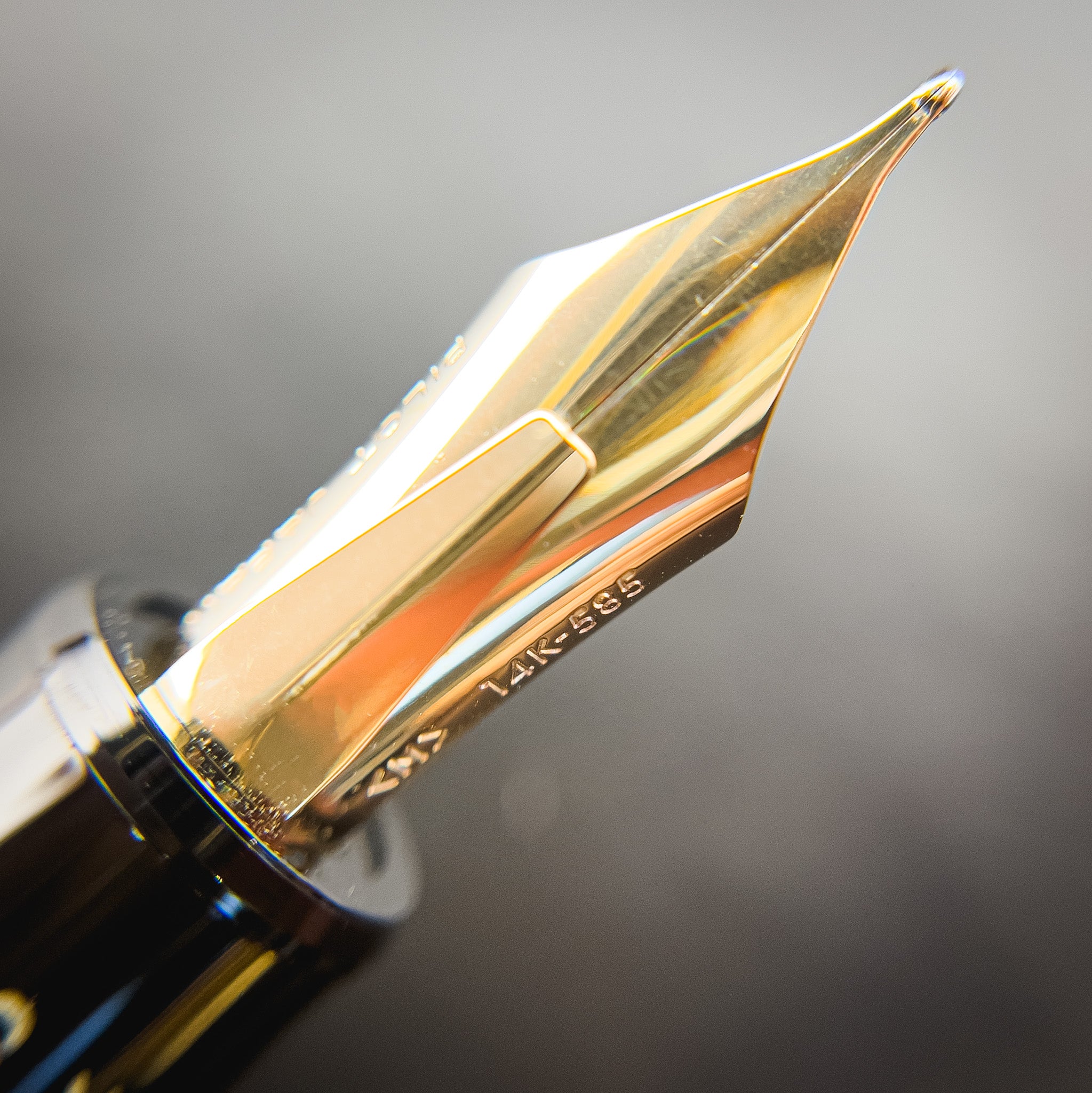 Pilot Justus 95 Fountain Pen - Black w/ Gold – Atlas Stationers