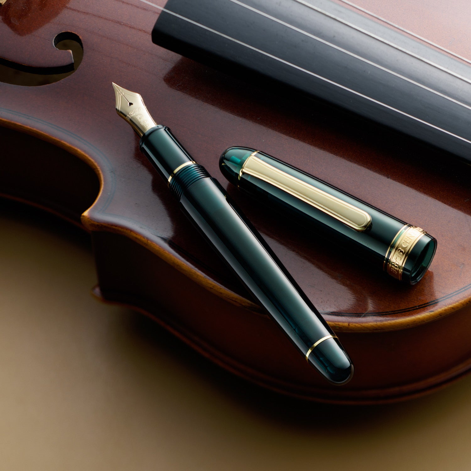 Platinum #3776 Century Fountain Pen - Laurel Green with Gold Trim