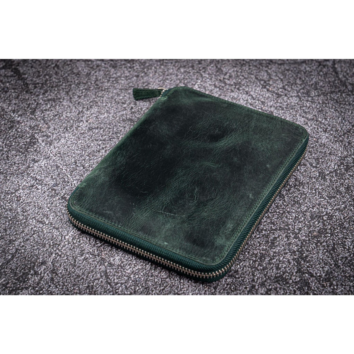 Galen Leather 10 Pen Zipper Case with A5 Notebook Holder - Crazy Horse Green | Atlas Stationers.