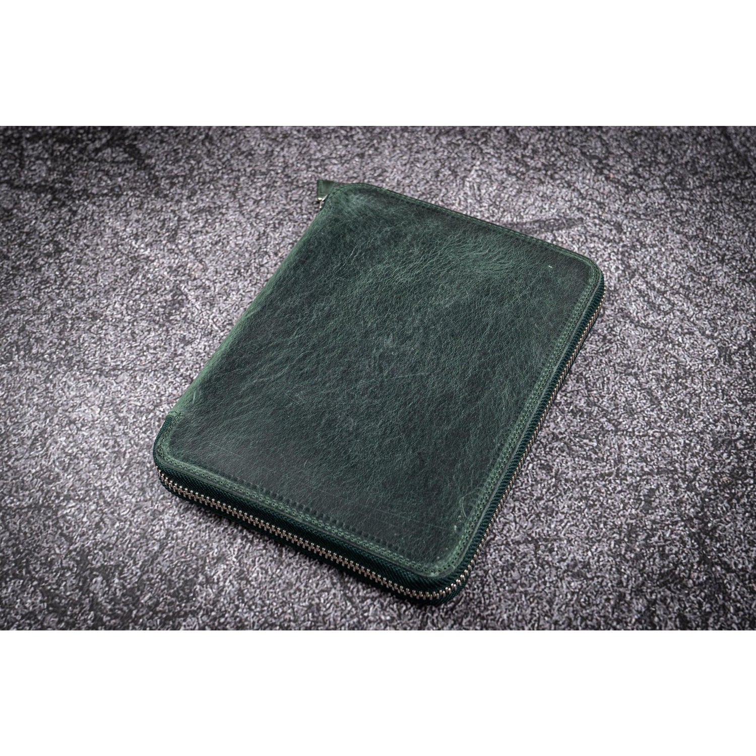 Galen Leather 20 Pen Zipper Case - Crazy Horse Green | Atlas Stationers.
