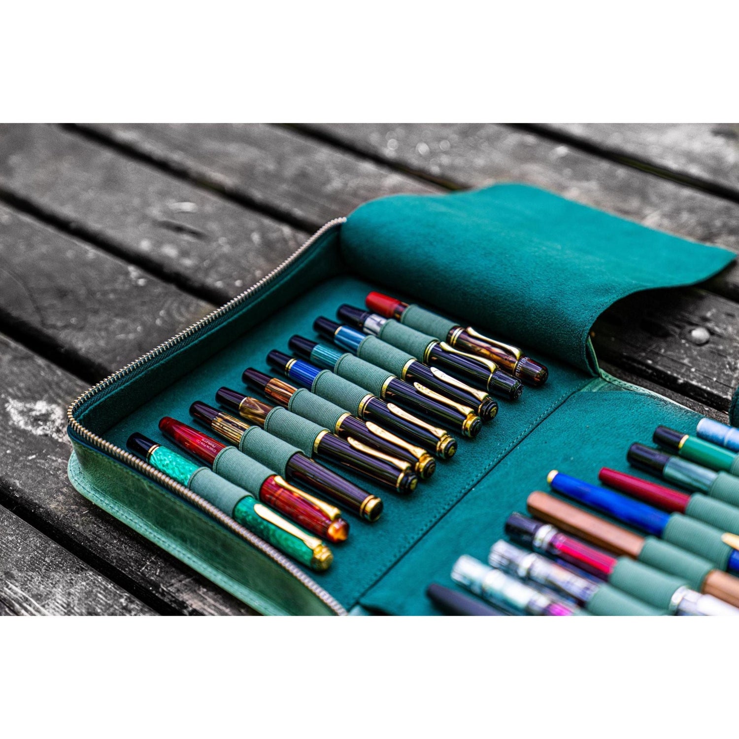 Galen Leather 40 Pen Zipper Case - Crazy Horse Green | Atlas Stationers.