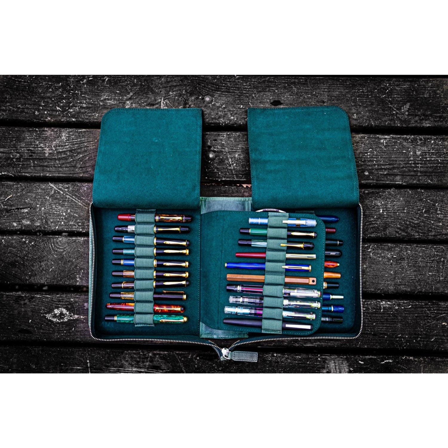 Galen Leather 40 Pen Zipper Case - Crazy Horse Green | Atlas Stationers.